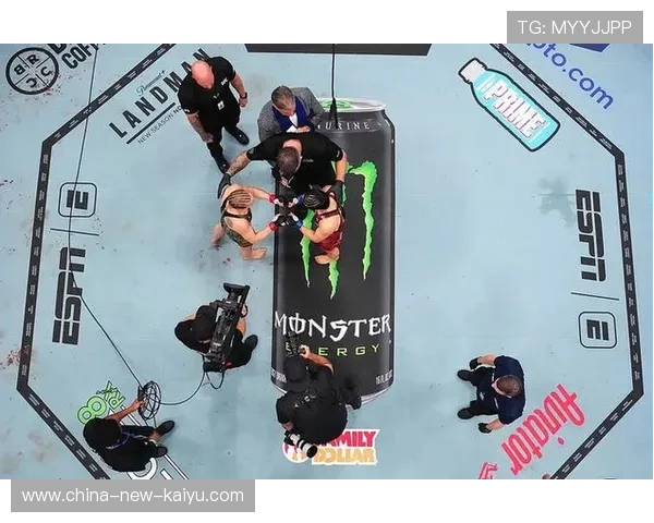 UFC抱摔高度太夸张，对手被砸得眼冒金星